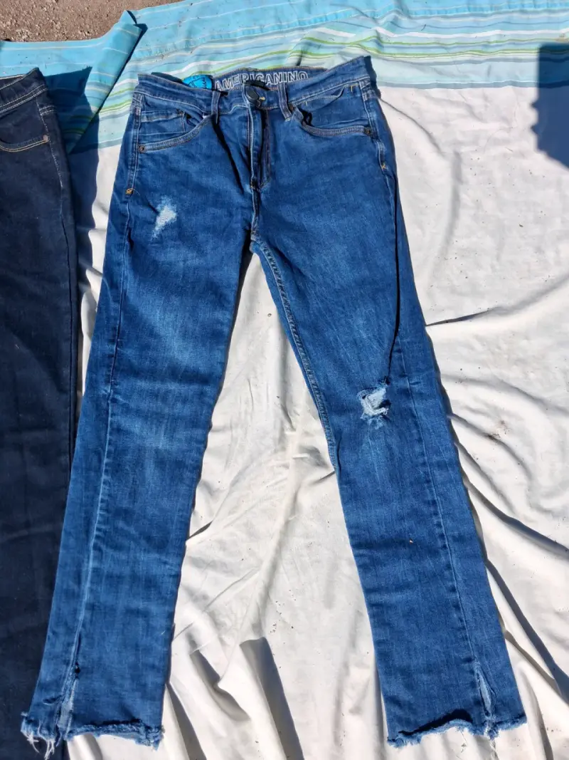 Lote de jeans para hombre y mujer en azul y negro - 6