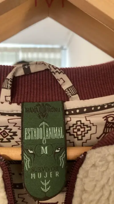 Chaqueta de lana beige con detalles burdeos marca - miniatura 2