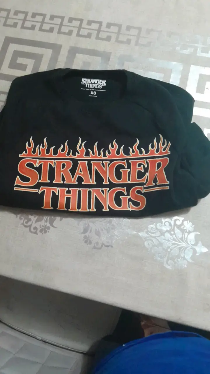 Polerón Stranger Things Negro Talla XS - 2