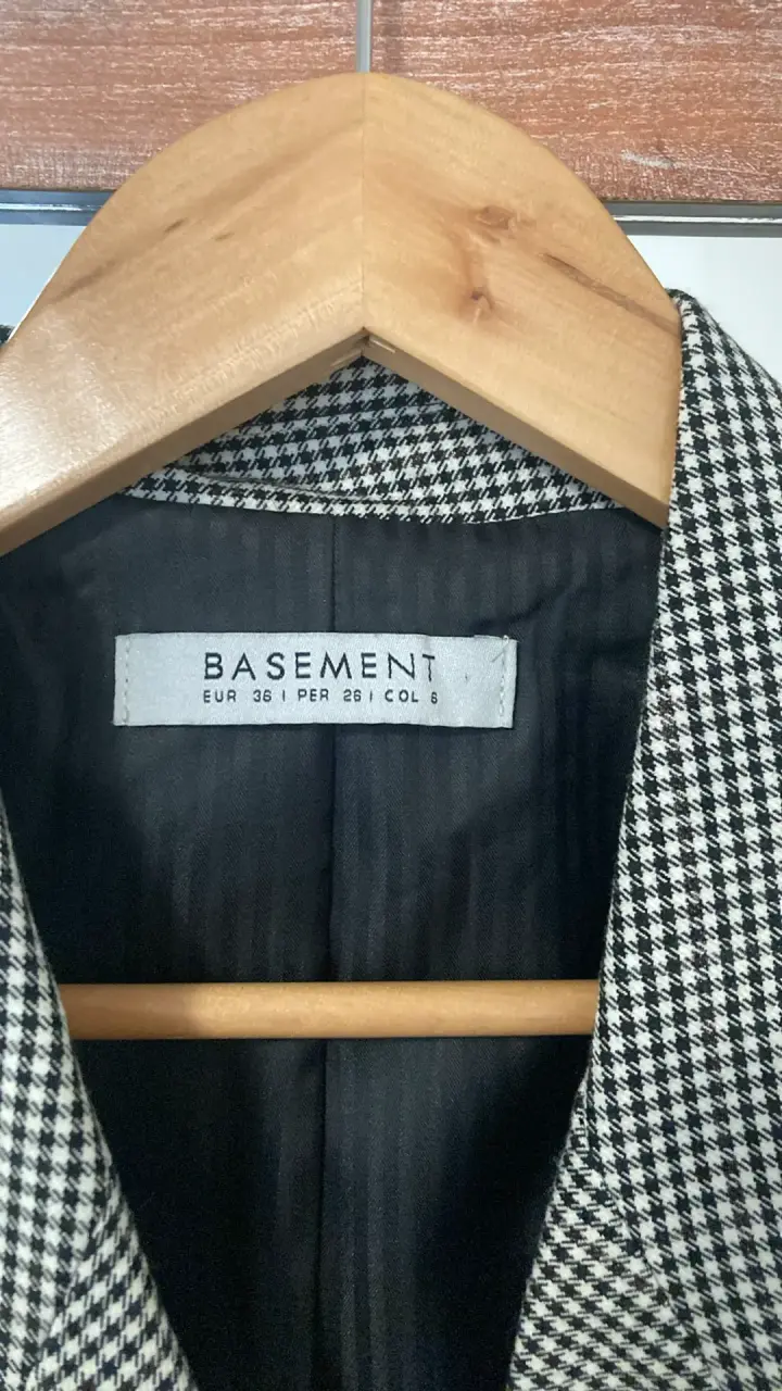 Blazer de mujer a cuadros Basement - 1
