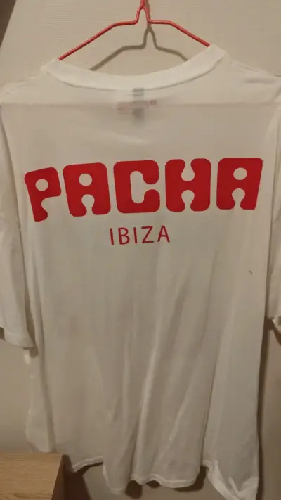 Polera blanca H&M con diseño de cerezas - miniatura 2