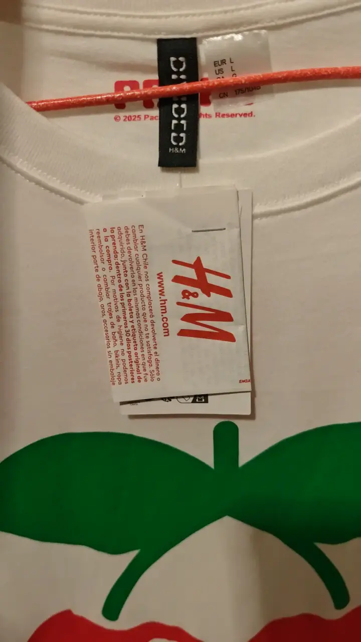 Polera blanca H&M con diseño de cerezas - 3