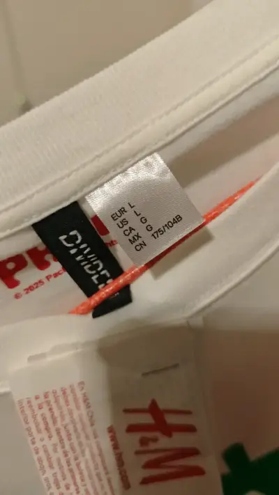 Polera blanca H&M con diseño de cerezas - miniatura 4