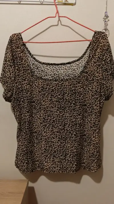 Blusa de Leopardo Shein Curve Talla 1XL - miniatura 1