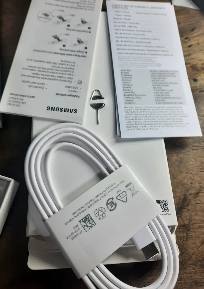 Samsung Galaxy A36 5G nuevo con accesorios - 2
