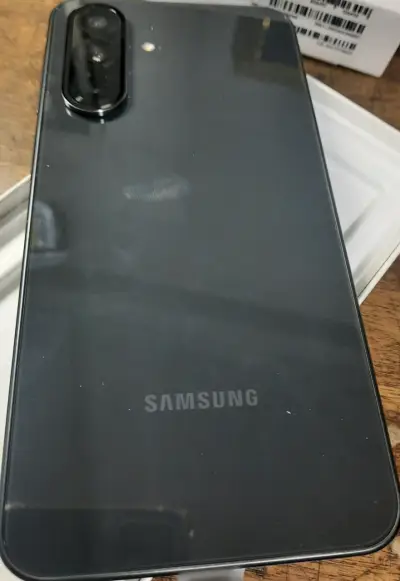 Samsung Galaxy A36 5G nuevo con accesorios - miniatura 4