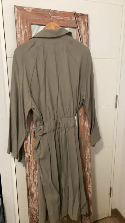 Trench beige con cinturón marca HyM - miniatura 2