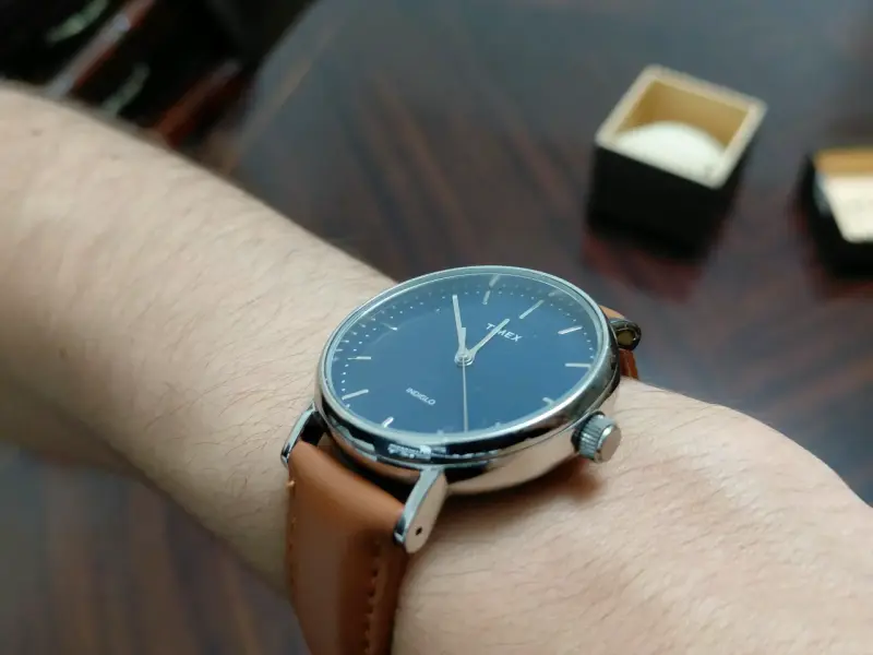 Reloj Timex Retroiluminado con correa de cuero - 2