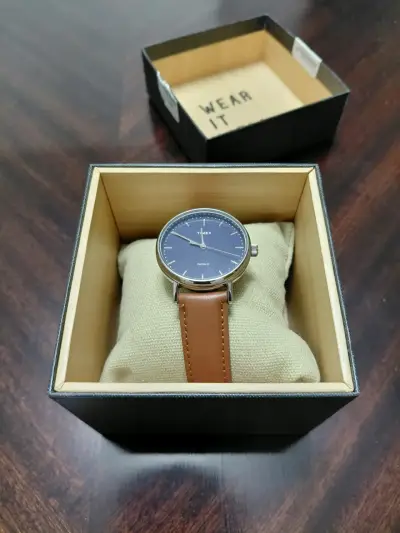 Reloj Timex Retroiluminado con correa de cuero - miniatura 4