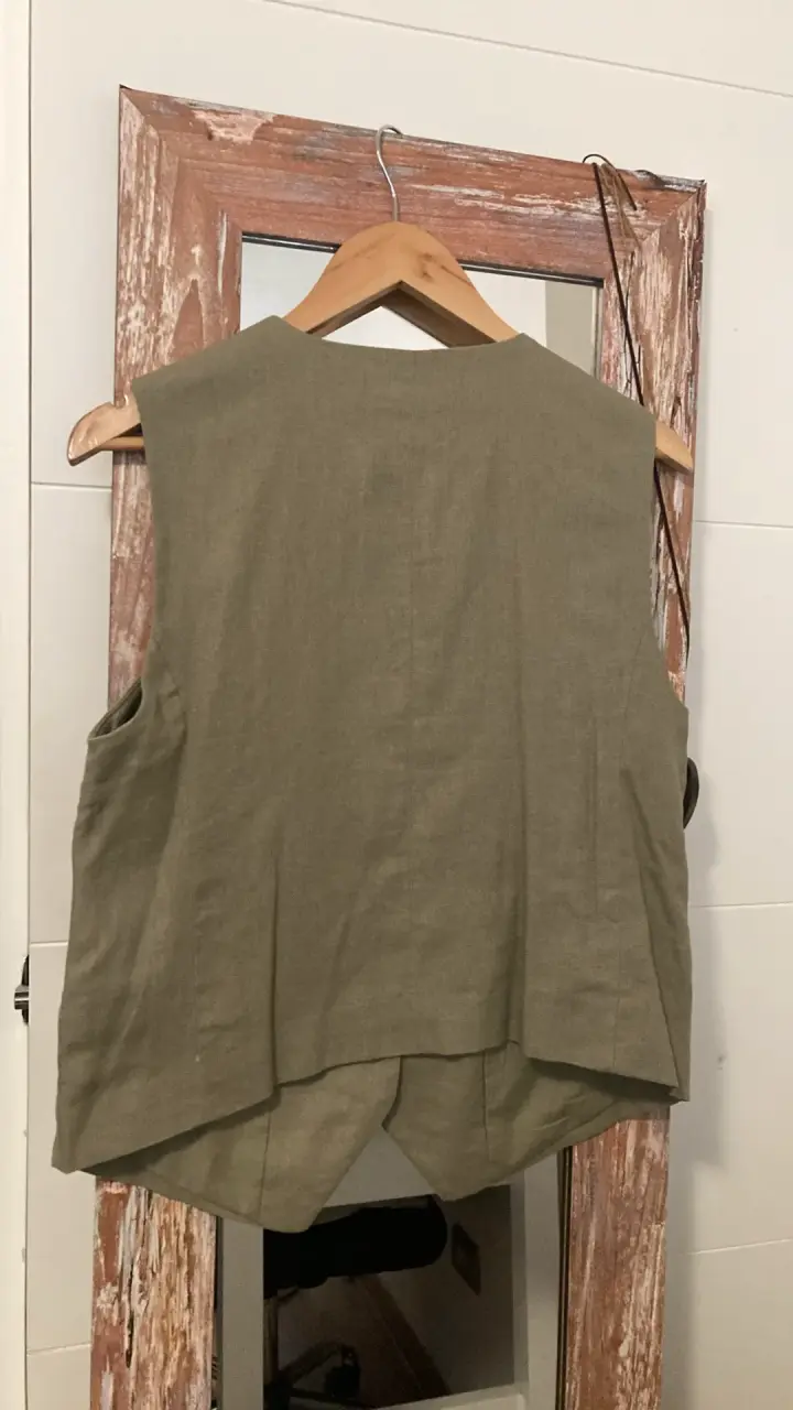 Chaleco sin mangas/Vest verde oliva Zara - 3