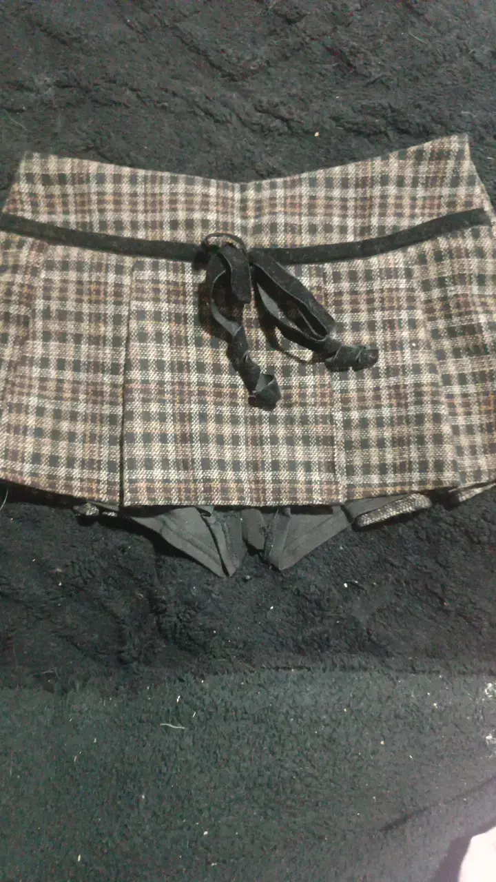 Falda corta a cuadros con lazo - 1