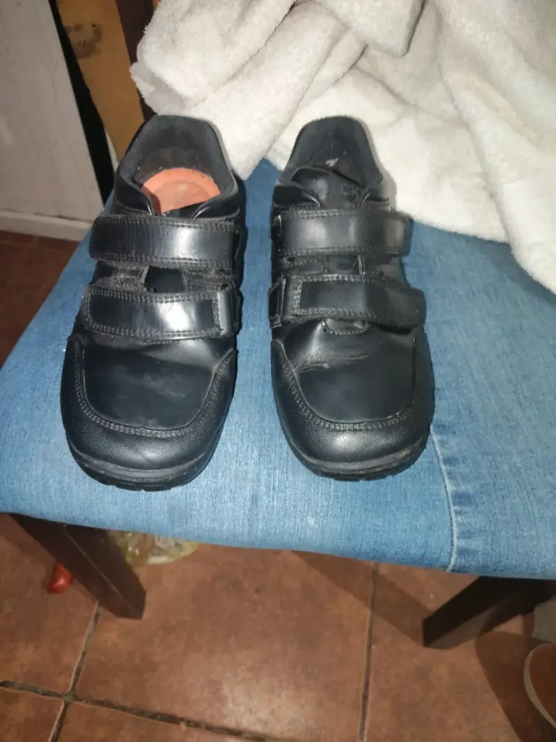 Zapatos escolares negros con velcro para niños - 2