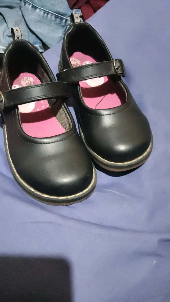 Zapatos escolares negros para niña