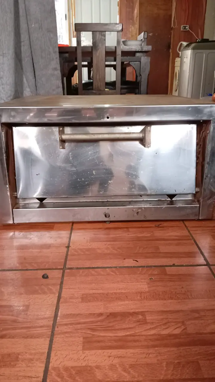 Horno de acero inoxidable con soporte metálico - 1