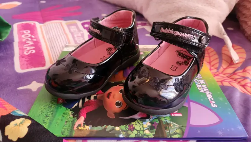Zapatos de charol negro para niña Bubblegummers - 2