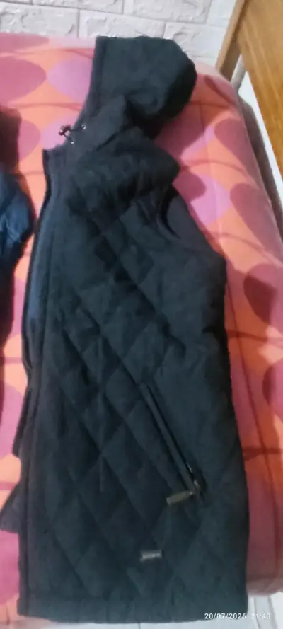 Chaquetas acolchadas con capucha en varios colores - miniatura 2