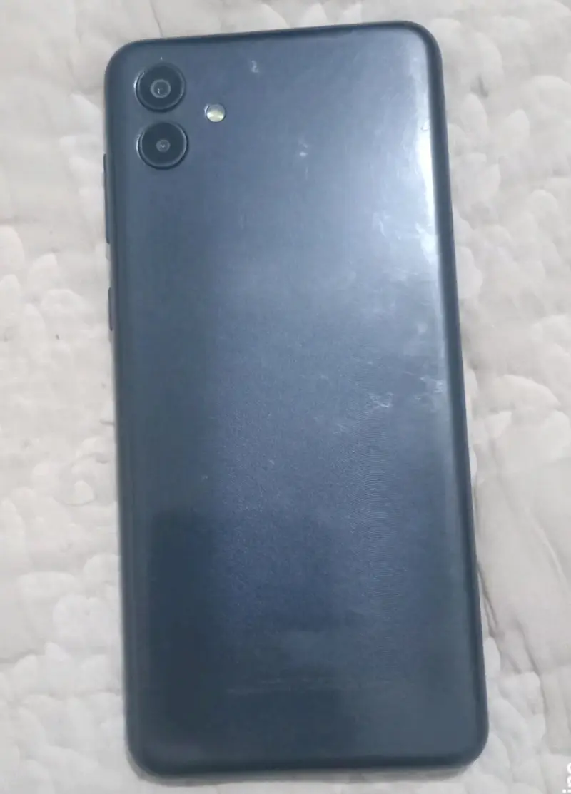 Smartphone Samsung Galaxy A04e en buen estado - 2