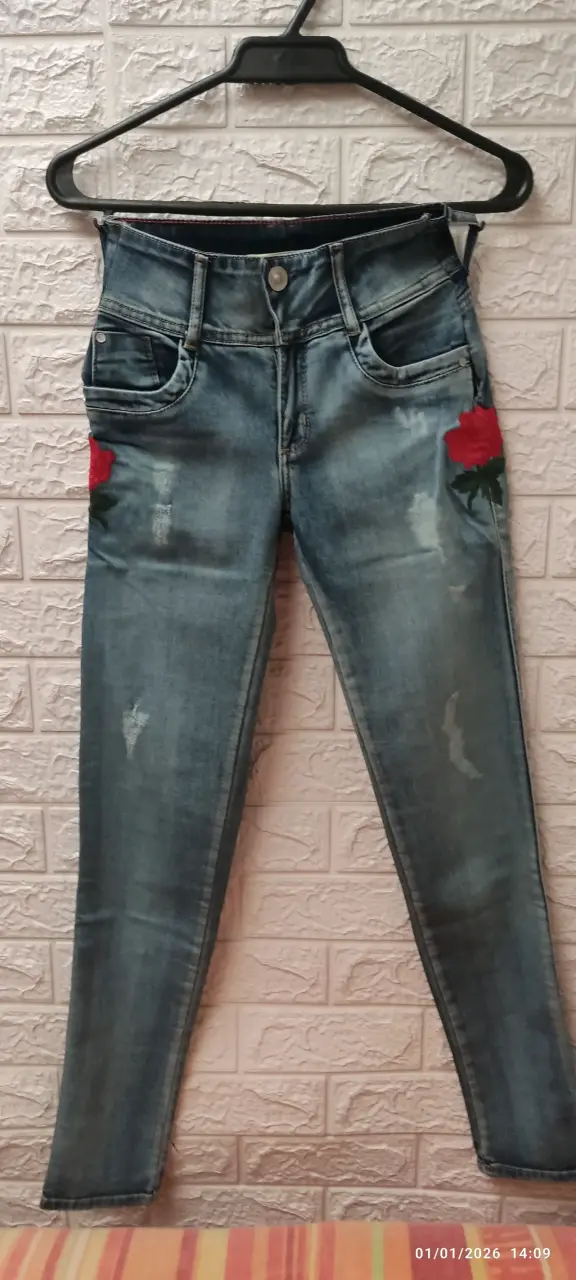 Jeans Wados para mujer con detalles bordados - 3
