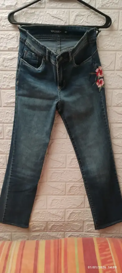 Jeans Wados para mujer con detalles bordados - miniatura 4