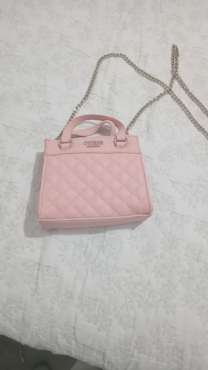 Bolso Guess rosa con cadena - 2