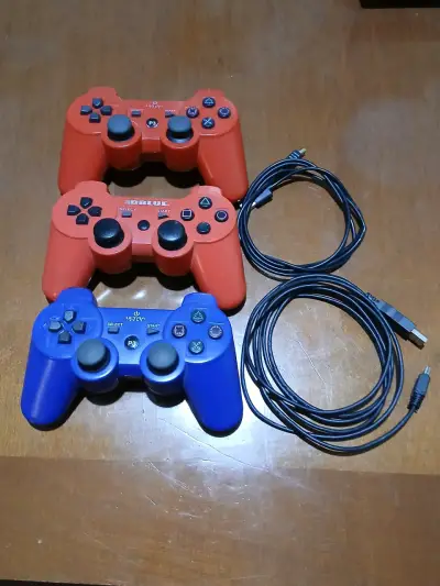 Consola PS3 con juegos y controles - miniatura 2