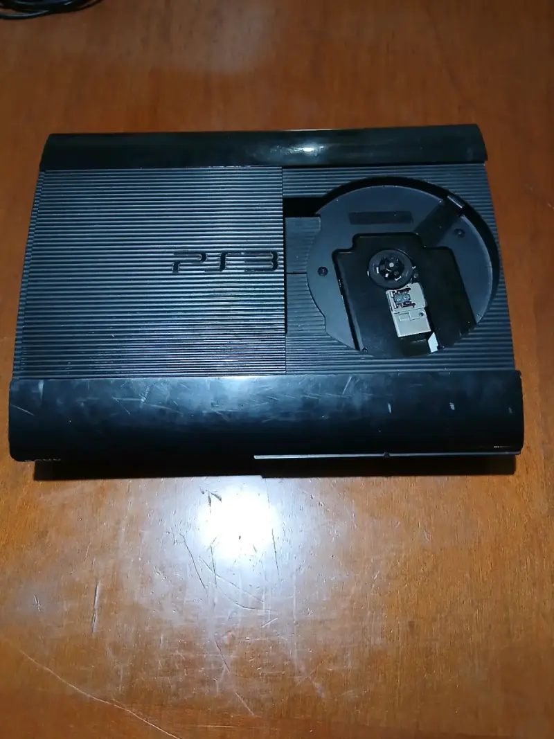 Consola PS3 con juegos y controles - 4