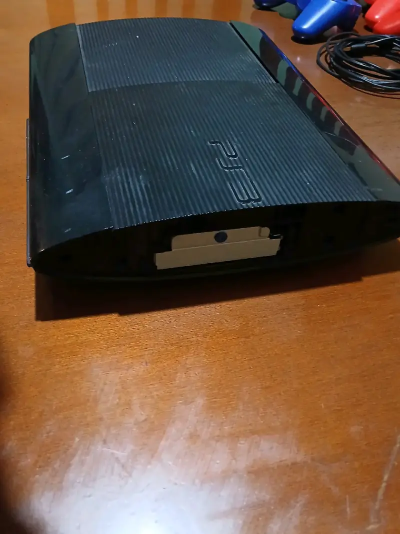 Consola PS3 con juegos y controles - 5