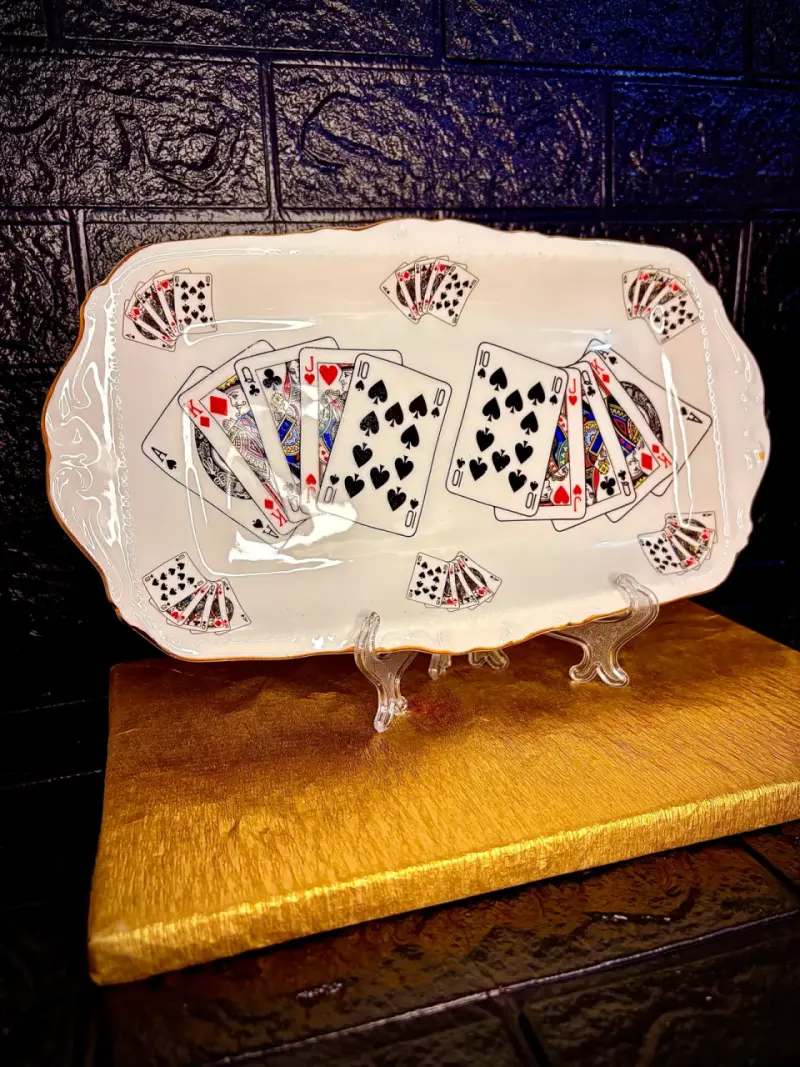 Bandeja de porcelana con diseño de cartas - 1