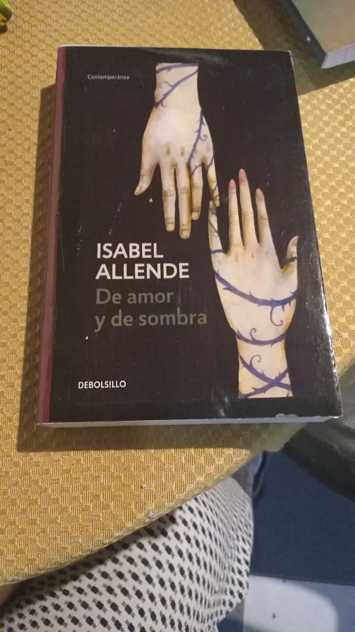 Libro 'De amor y de sombra' de Isabel Allende