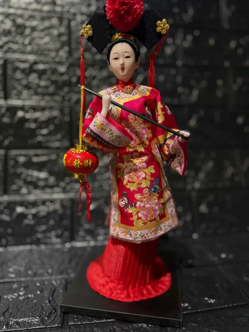 Muñeca decorativa oriental con vestido tradicional - 2