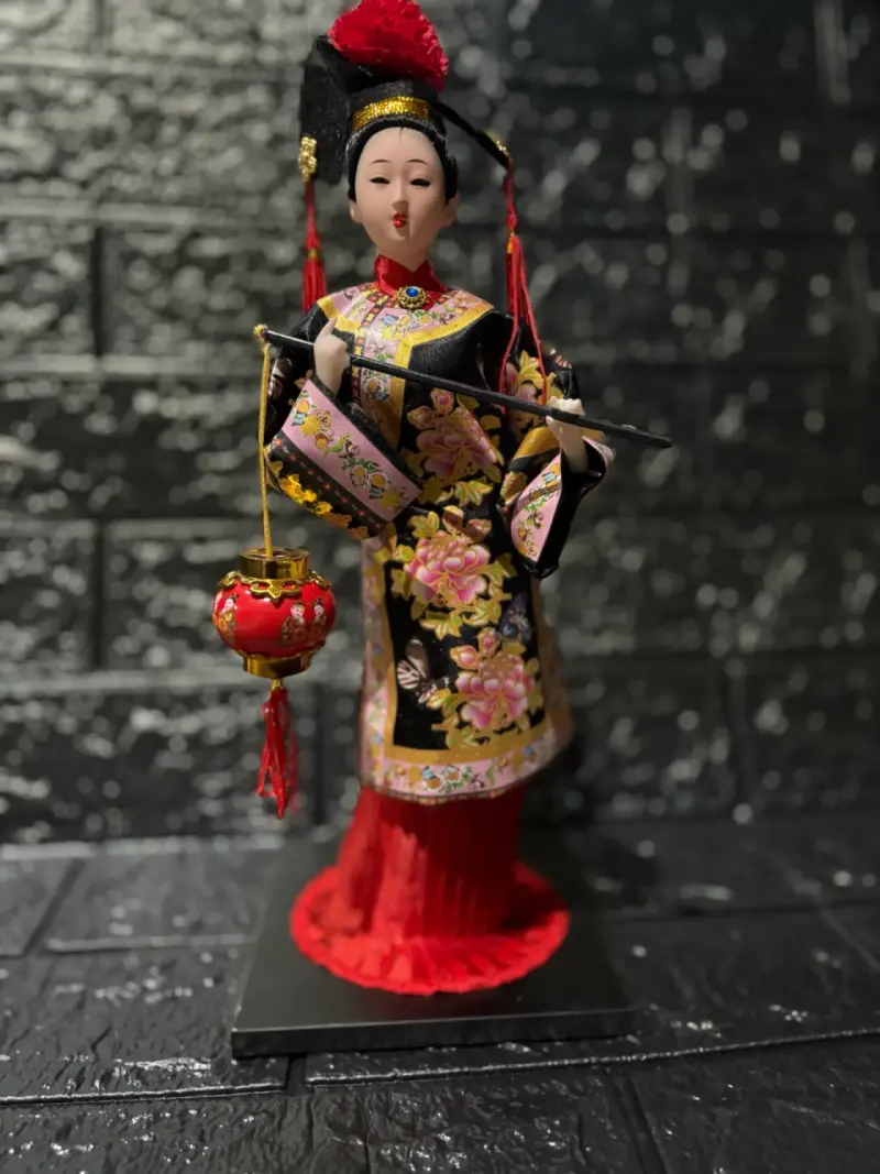 Muñeca decorativa oriental con vestido tradicional - 3