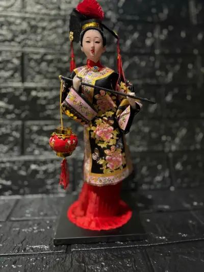 Muñeca decorativa oriental con vestido tradicional - miniatura 3