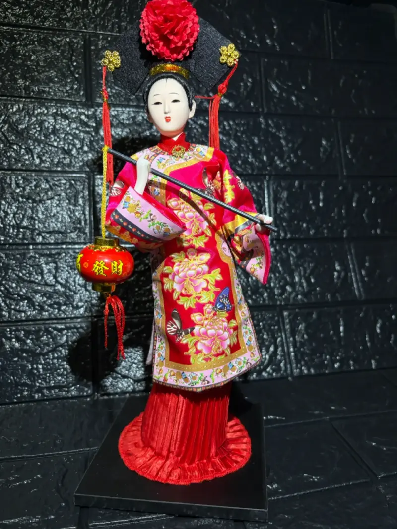 Muñeca decorativa oriental con vestido tradicional - 5