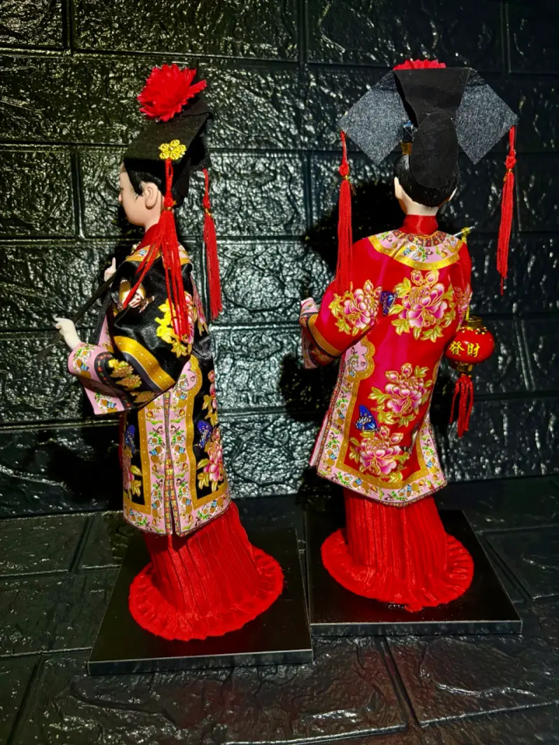 Figuras decorativas chinas  con trajes típico - 2