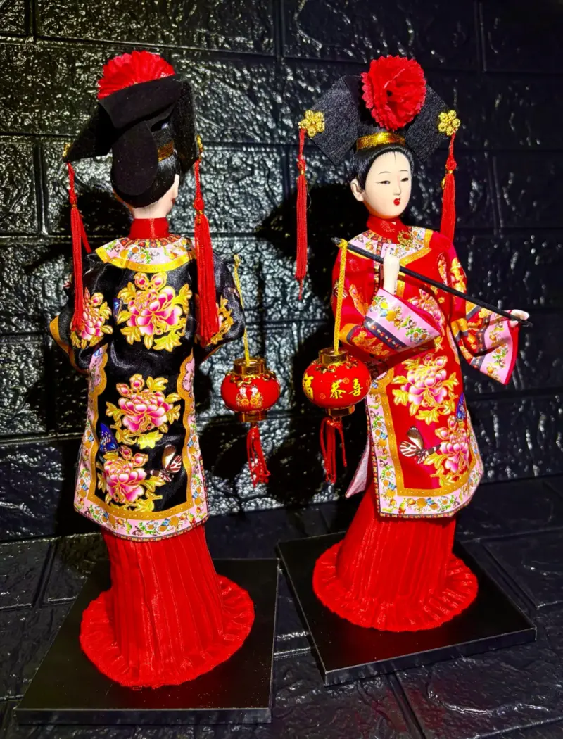 Figuras decorativas chinas  con trajes típico - 3