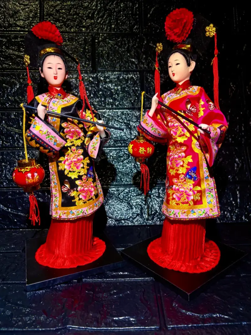 Figuras decorativas chinas  con trajes típico - 4