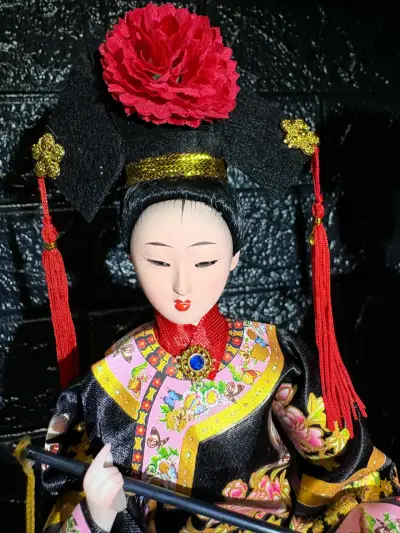 Figuras decorativas chinas  con trajes típico - miniatura 6