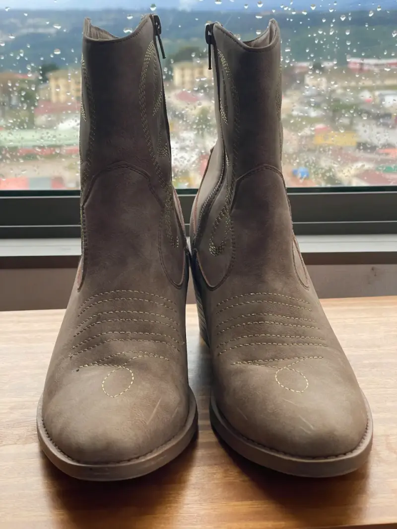Botines de cuero beige con tacón - 1