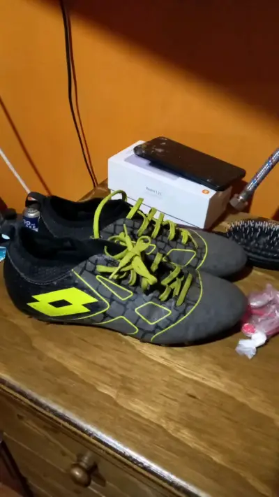 Botines deñ fútbol Lotto Maestro negros y verdes - miniatura 1