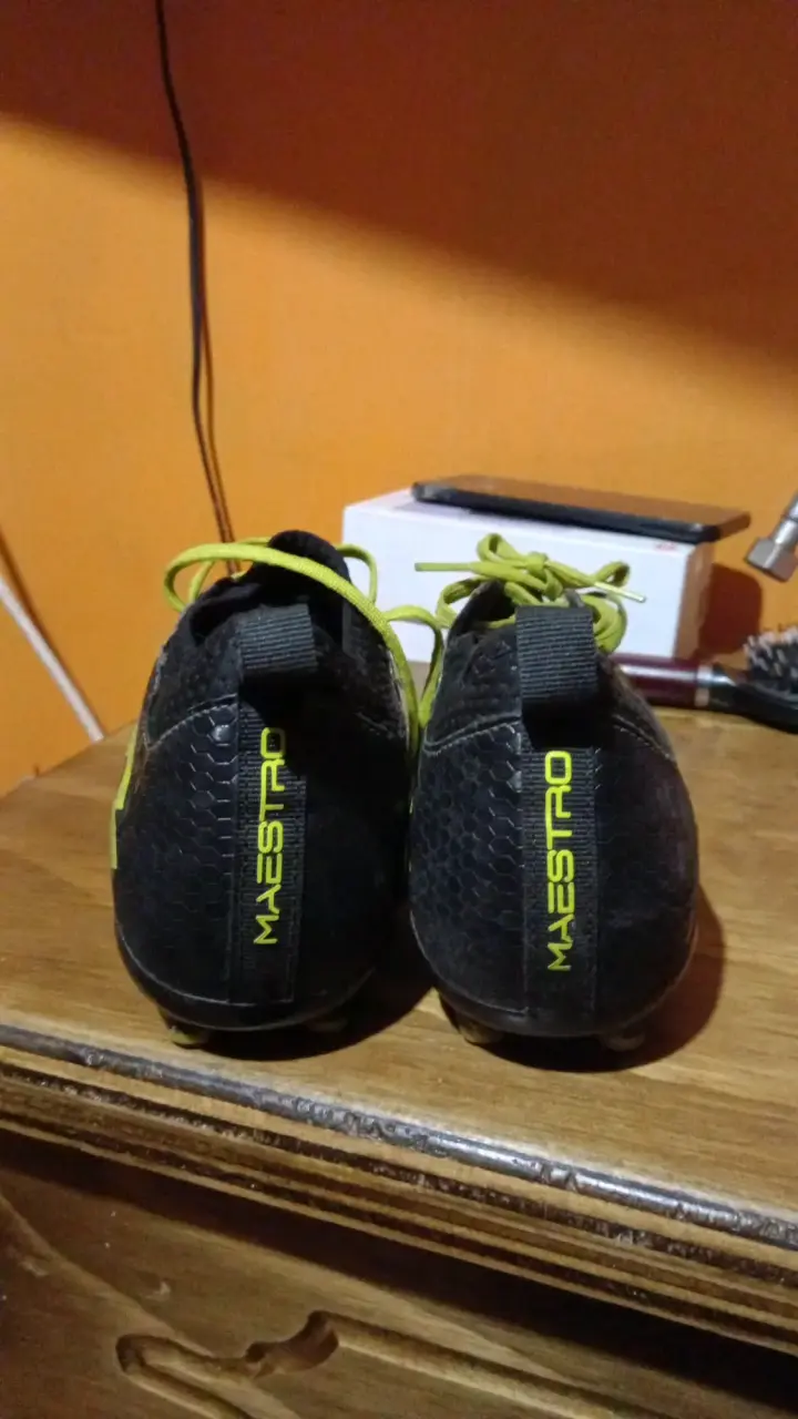 Botines deñ fútbol Lotto Maestro negros y verdes - 2