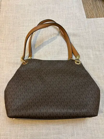Bolso Michael Kors marrón con asas - miniatura 2