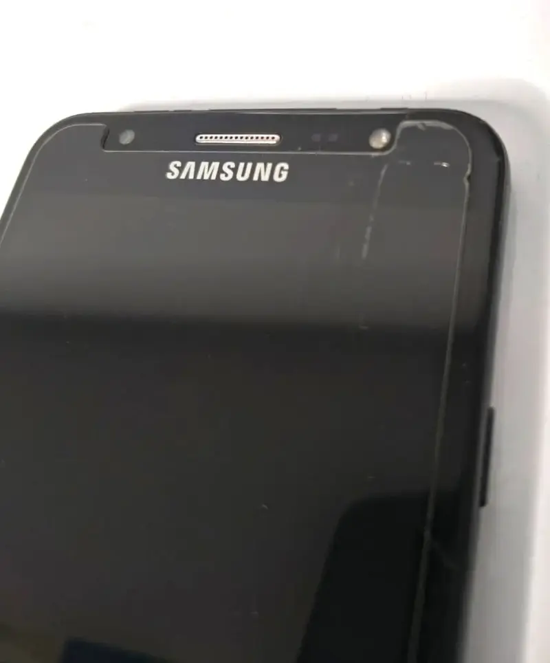 Smartphone Samsung Galaxy J7 con detalles - 4