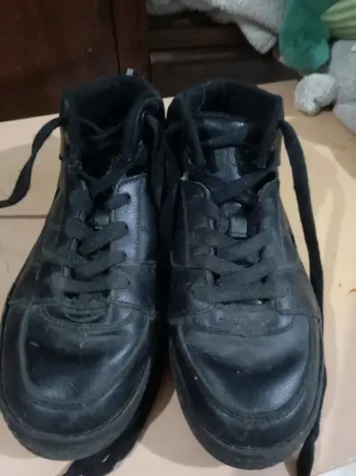 Zapatillas negras de cuero para hombre - miniatura 3