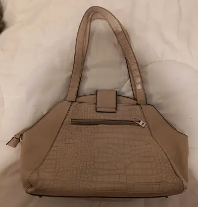 Cartera de mano beige con diseño de cocodrilo - miniatura 3