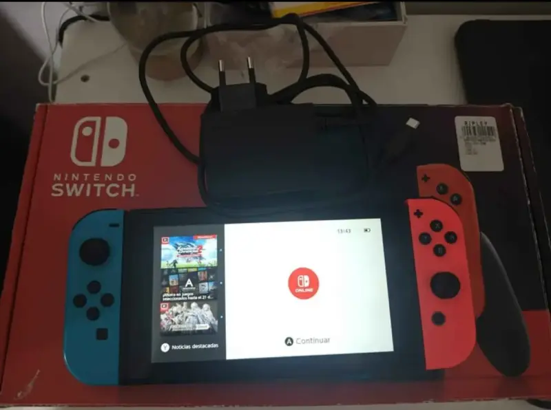 Consola Nintendo Switch con Joy-Con Azul y Rojo - 2