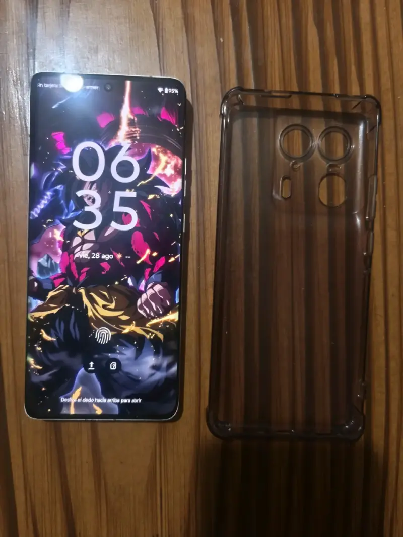 Smartphone Motorola Edge 30 Ultra con funda - 1