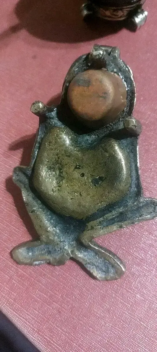 Figura decorativa de calavera en bronce - 2