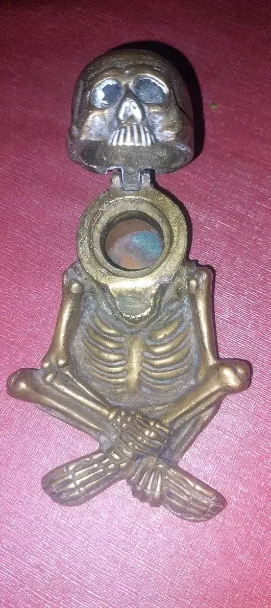Figura decorativa de calavera en bronce - 3
