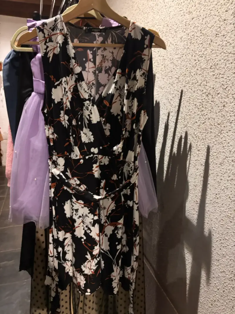 Vestido floral sin mangas para mujer