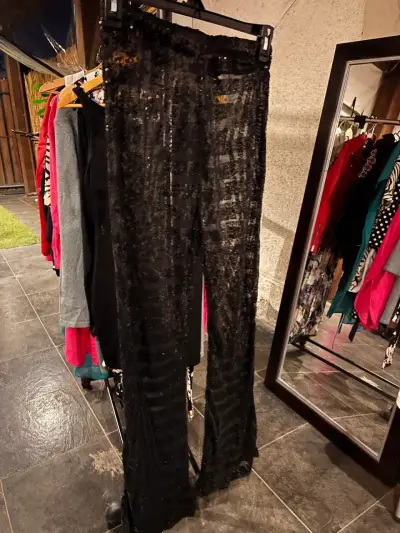 Pantalones transparentes de lentejuelas negros - miniatura 2